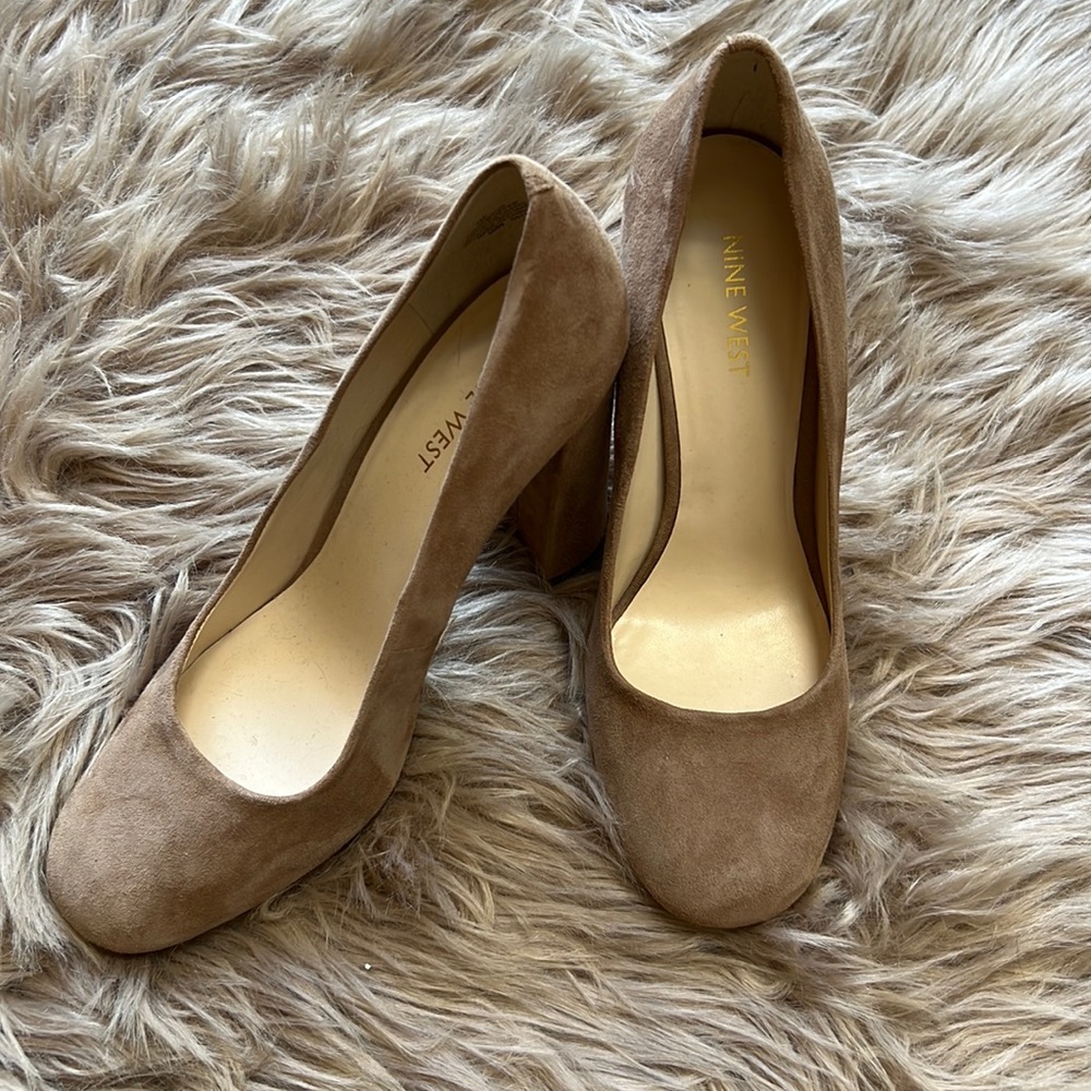 Nine West pumps natural, beige, tan suede, size 7 - like new.
